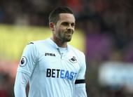 SWANSEA, WALES - JANUARY 14:  Gylfi Sigurdsson of Swansea City during the Premier League match between Swansea City and Arsenal at Liberty Stadium on January 14, 2017 in Swansea, Wales.  (Photo by Tony Marshall/Getty Images)